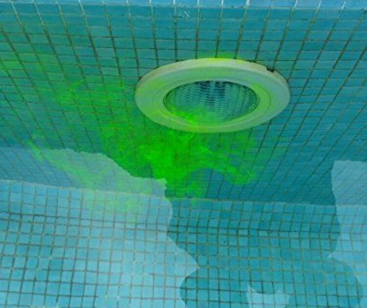 détection de fuite a la fluorescéine sur une piscine